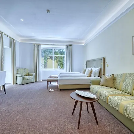Villa Tell Rooms And Suites Merano Exterior photo